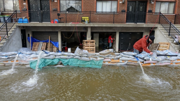 منازل غمرت المياه أجزاء منها في منطقة كارتييفيل اهنتسيك/(Simon-Marc Charron/Radio-Canada