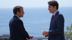 رئيس الحكومة الكنديّة جوستان ترودو (إلى اليمين) والرئيس الفرنسي ايمانويل ماكرون/: Radio-Canada/Louis Blouin