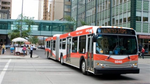 باص للنقل العام في مدينة كالغاري/: Ville de Calgary