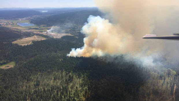 حريق غابات على مقربة من مدينة وان هندرد مايلز هاوس في بريتيش كولومبيا/B.C. Wildfire Service