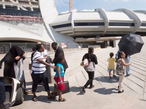 لاجئون هايتيّون في الاستاد الاولمبي في مونتريال/Ryan Remiorz//CP