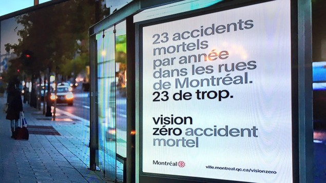 لافتة تحذّر من الحوادث التي يتعرّض لها الدرّاجون والمشاة في مونتريال/ Radio-Canada/Ville de Montréal
