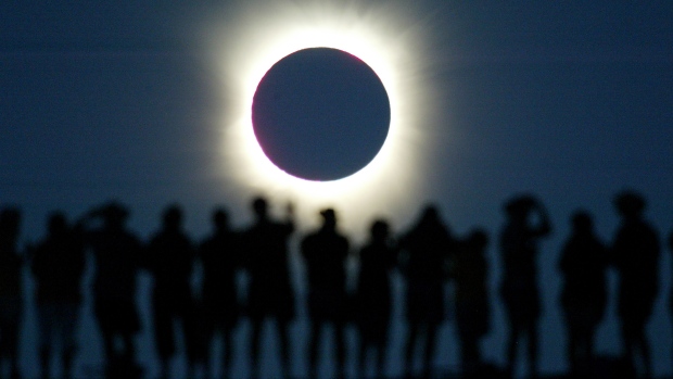 كسوف الشمس فس استراليا عام 2002/David Gray/Reuters