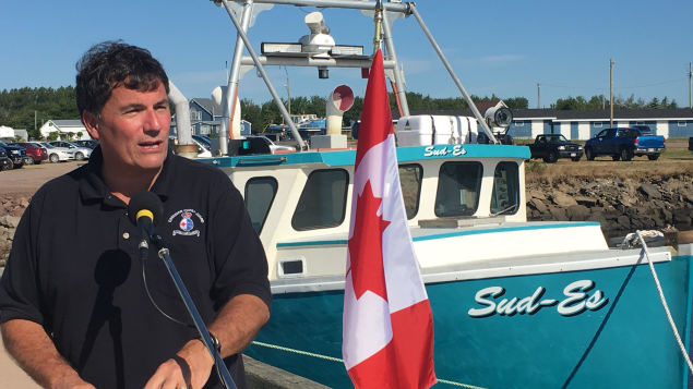 وزير الصيد والمحيطات الكندي دومينيك لوبلان/ Radio-Canada/Serge Clavet