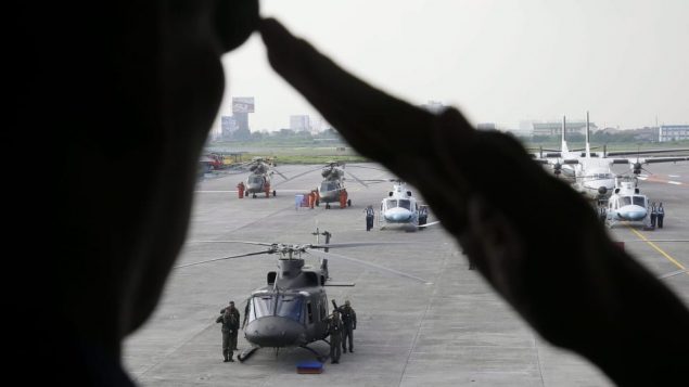 مروحيّات كنديّة الصنع تسلّمها الجيش الفلبيني عام 2015/The Associated Press/Bullit Marquez