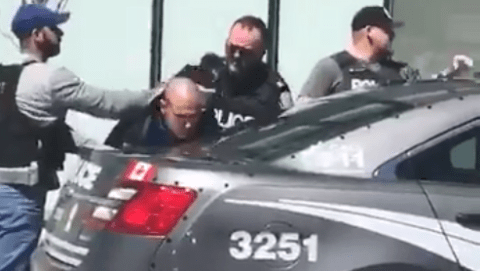 عملية توقيف أليك ميناسيان من قبل الشرطة/راديو كندا