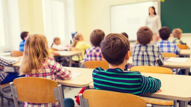 تلامذة في صف للغة الفرنسية في مونكتون/راديو كندا
