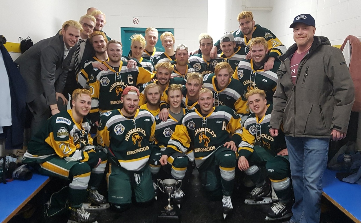 فريق برونكوس للهوكي قبل الحادثة المأساويّة /Humboldt Broncos/Twitter
