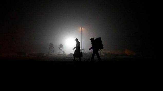 مهاجون من جيبوتي والصومال يجتازون الحدود الكندية الأميركية في إيمرسون في مانيتوبا /راديو كندا