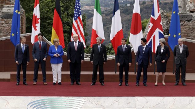 قمة دول السبع الكبرى الأخير الذي انعقد في إيطاليا ويبدو الرئيس الأميركي في الوسط/الصحافة الكندية