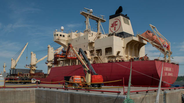 سفينة تخصّ شركة فدناف في مرفأ كيبيك/ Radio-Canada/Marc Godbout