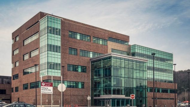 كليّة الطبّ التابعة لجامعة ميموريال/Université Memorial