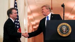 مع تعيين القاضي الجديد في المحكمة الأميركية العليا بريت كافانو تميل المحكمة كليا نحو اليمين/رويترز