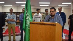 طالب سعودي يتحدّث خلال المؤتمر الصحفي الذي عقده الملحق الثقافي السغودي في اوتاوا د. فوزي بخاري/المكتب الثقافي السعودي في اوتاوا