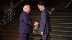 رئيس الحكومة الكنديّة جوستان ترودو (إلى اليمين) ورئيس حكومة اونتاريو دوغ فورد/Radio-Canada