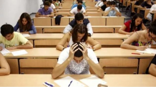 يدفع الطلاب الكنديون ما متوسطه 6،838 دولار للعام الدراسي 2018-2019 - CBC