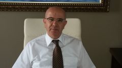 "أنا جد راض بما يقوله لي المسؤولون في مقاطعة كيبيك بشأن أفراد الجالية الجزائرية. إذ يؤكدون أنها جالية استطاعت أن تتأقلم وتندمج. وهي جالية مواهب" : عبد الغني شرياف القنصل الجزائري العام في مونتريال - Consulat Général d'Algérie à Montréal