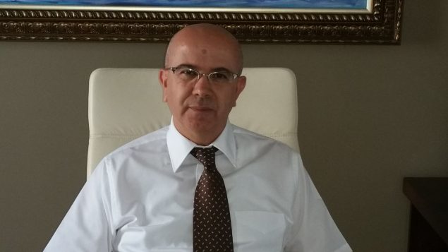"أنا جد راض بما يقوله لي المسؤولون في مقاطعة كيبيك بشأن أفراد الجالية الجزائرية. إذ يؤكدون أنها جالية استطاعت أن تتأقلم وتندمج. وهي جالية مواهب" : عبد الغني شرياف القنصل الجزائري العام في مونتريال - Conusiat Général d'Algérie à Montréal