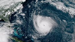 الإعصار فلورونس من الدرجة الرابعة على سلّم سفير-سيمبسون الذي يضم 5 – NOAA/National Hurricane Center