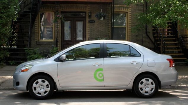 سيّارة تابعة لشركة كومونوتو الكيبيكيّة/Communauto