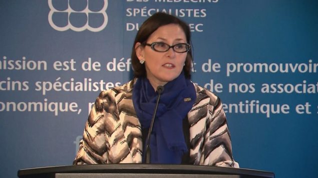 الدكتورة ديان فرانكور رئيسة الاتّحاد الكيبيكي للأطبّاء الأخصائيّين الذي رحّب بتعيين مفاوض للحكومة بشأن زيادة الأجور/Radio-Canada