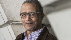 الكاتب الجزائري ياسمينة خضرا - Photo : Courtoisie Geraldine Bruneel