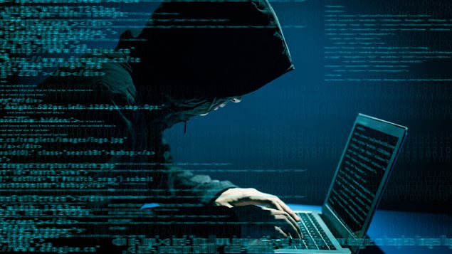 يمكن إنشاء "مصانع ترول" بتوظيف أشخاص لنشر التعليقات والمواضيع على مواقع وسائل الاعلام التقليدية أو مواقع التواصل الاجتماعي أو أي موقع آخر قد يصل إلى الجمهور المستهدف - Getty Images/Xijian
