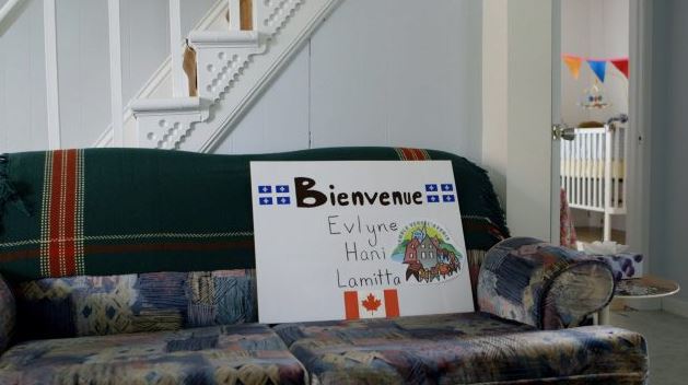 لافتة للترحيب بالعائلة السورية في كيبيك - الصورة : Les vues du fleuve