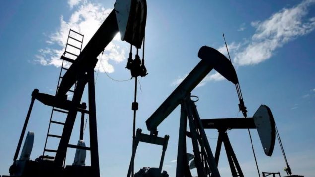 حكومة البرتا تراهن على خفض انتاج النفط في المقاطعة لمواجهة الأسعار المتدنيّة وتحقيق استقرارها/Larry MacDougal/CP