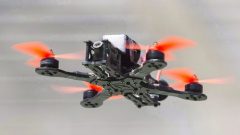 القواعد الجديدة تتطلب تسجيل طائرات الدرون و اعتماد مشغليها - Canadian Press/ Graham Hughes