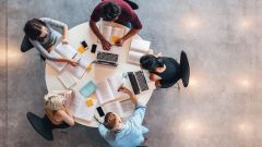 تقول الوزارة إن 82٪ من المنح ستُمنح للطلاب الذين يقل دخل أسرهم عن 50.000 دولار -iStock/Jacob Ammentorp Lund