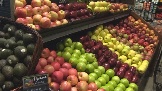أوصت الدراسة بمضاعفة الاستهلاك اليومي من الفواكه والخضروات والمكسرات والبقوليات - Ted Dillon/CBC
