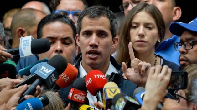 أعلن خوان غوايدو نفسه رئيسا بالوكالة في فنزويلا الأسبوع الماضي - AFP