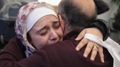 ويتعين على كل مهاجر يرغب في استقدام كلا الوالدين أن يكون دخله لا يقل عن 000 40 دولار سنويا خلال السنوات الثلاث الأخيرة - Getty Images / Scott Olson