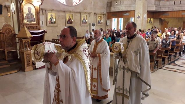 الكهنة يتقدمون المصلين في كنيسة رقاد السيدة العذراء في حلب في عيد انتقال السيدة العذراء في 15 أب أغسطس 2018 حقوق الصورة: فيسبوك أبونا غسان ورد