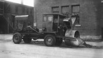 025 Souffleuse à neige de marque Sicard vers la fin des années 1940 Photo  LIFE  domaine public