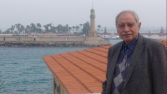 الدكتور الكندي المصري رؤوف أيّاس الذي أصدر مؤخرا مؤلفا بعنوان: "تأملات من أجل تفعيل الحوار بين الأهل وأطفالهم حول برنامج التربية الجنسية لوزارة التربية في كيببك"/ الصورة تقدمة الدكتور أيّاس