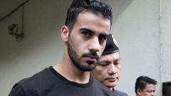 يواجه حكيم العريبي حكما بالسجن لمدة 10 سنوات في البحرين بتهمة التخريب - Gemunu Amarasinghe/AP Photo File