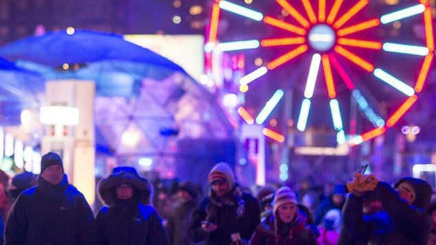 جموع المحتفلين في مهرجان أضواء المدينة في مونتريال/Montreal En Lumiere