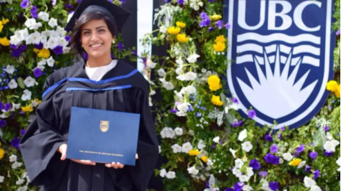 درست لجين الهذلول اللغة الفرنسية في جامعة بريتيش كولومبيا بين عامي 2009 و 2014/الصورة من الفيسبوك