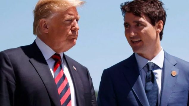 رئيس الحكومة الكندية، جوستان ترودو (إلى اليمين) و رئيس الولايات المتحدة دونالد ترامب – Evan Vucci / The Associated Press