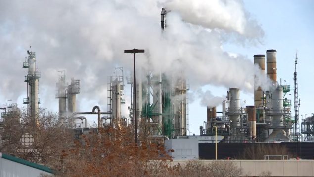ضريبة الكربون الفدرالية تهدف إلى مكافحة التغيّر المناخي - CBC