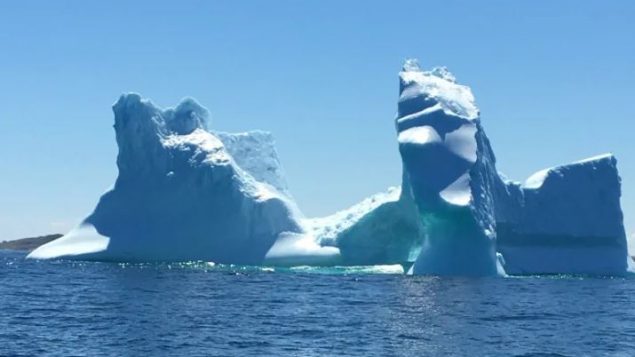 جبال جليدية بالقرب من جزر ليتل فوغو في نيوفاوندلاند ولابرادور - Meghan Greene