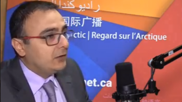 المحامي الاستاذ جورج جبوّري على ميكروفون القسم العربي لراديو كندا الدولي