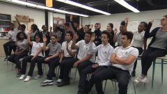 تلاميذ مدرسة لوي جوزيف بابينو في مونتريال يناقشون مشروع قانون علمانية الدولة في كيبيك - Radio Canada