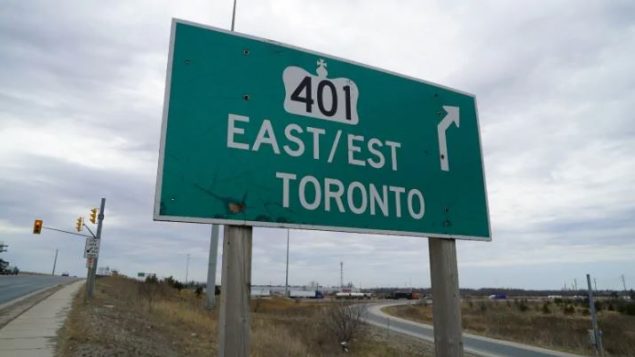 "الطرق السريعة في المقاطعة مصممة بشكل جيد للقيادة الآمنة بسرعة 120 كم / ساعة ."، وفقا لوزير النقل في أونتاريو - Paula Duhatschek / CBC
