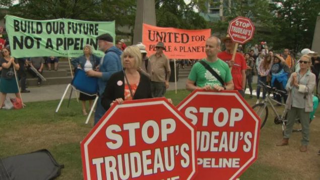 مظاهرة في فانكوفر ضدّ مشروع توسيع أنبوب ترانس ماونتن/Enzo Zanatta/CBC/هيئة الاذاعة الكنديّة