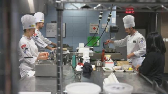 يعود اختيار المغرب كمصدر للعمالة الماهرة إلى التقدم الذي سجّله هذا البلد في المجال السياحي عموما وفي الطبخ على الخصوص - Jonathan Castell / CBC News
