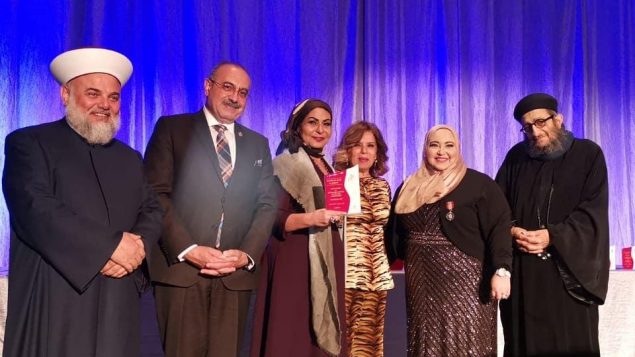 د. داليا الشافعي مصطفى (الثانية من اليمين) في مؤتمر المرأة العربيّة المهاجرة في أميركا الشماليّة الذي نظّمته لتكريم نساء عربيّات مهاجرات/داليا الشافعي مصطفى