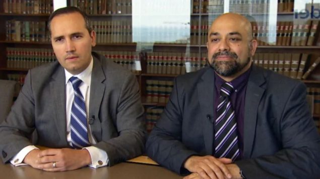 محامي الجنايات نادر حسن (إلى اليسار) وإينفر ايمون أستاذ القانون في جامعة تورونتو /Susan Goodspeed/CBC/ هيئة الاذاعة الكنديّة